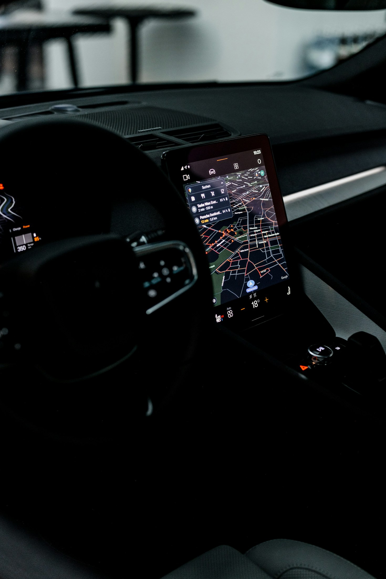 Tesla elektronikos iššūkiai ir jų sėkmingas sprendimas